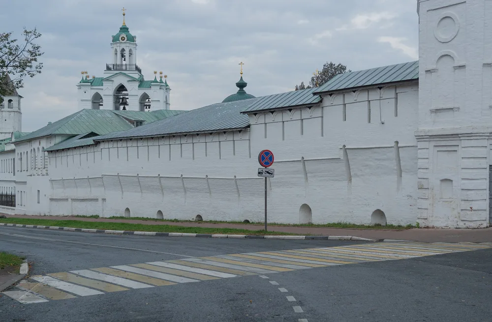 Прясло стены между Михайловской башней и Семинарским корпусом