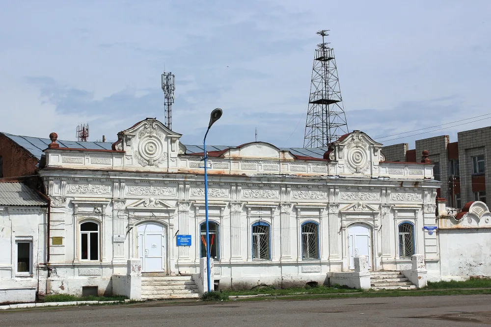 Здание одной из первых библиотек области (бывший магазин купцов Афониных)