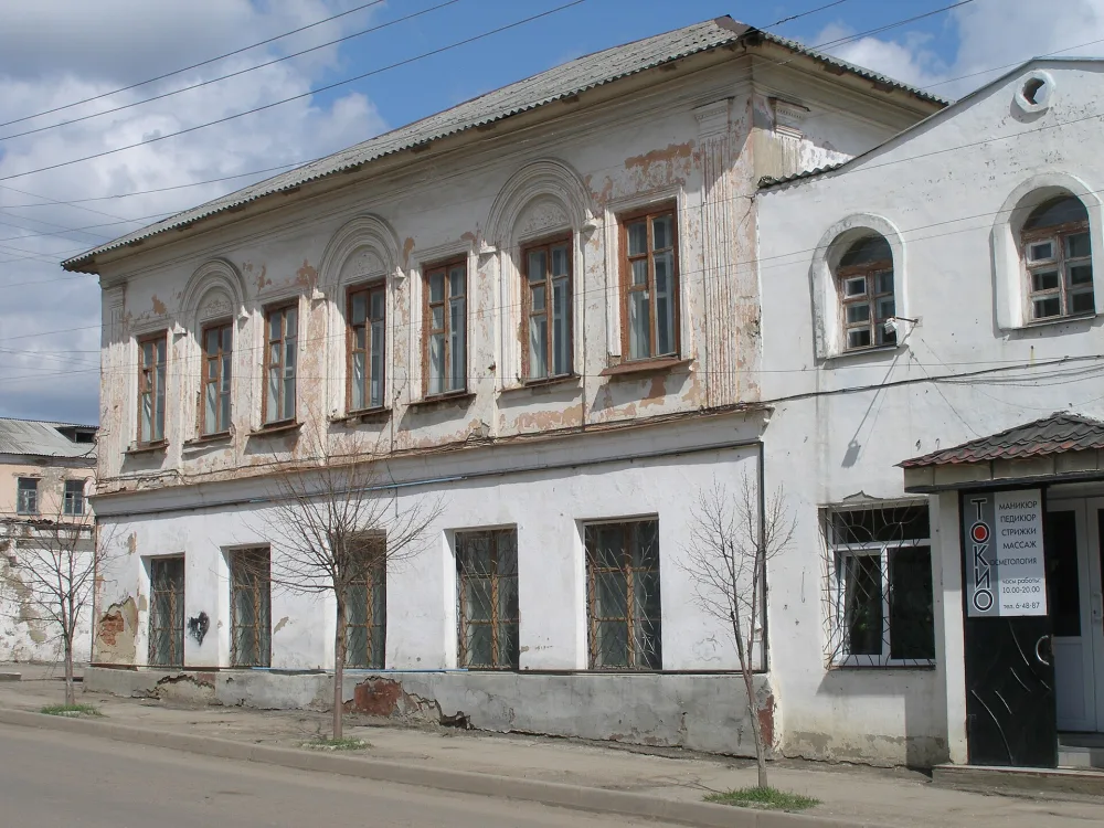 Дом жилой с магазином