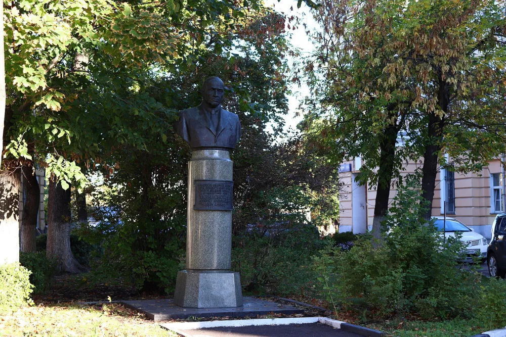 Памятник Ипполиту Давыдовскому