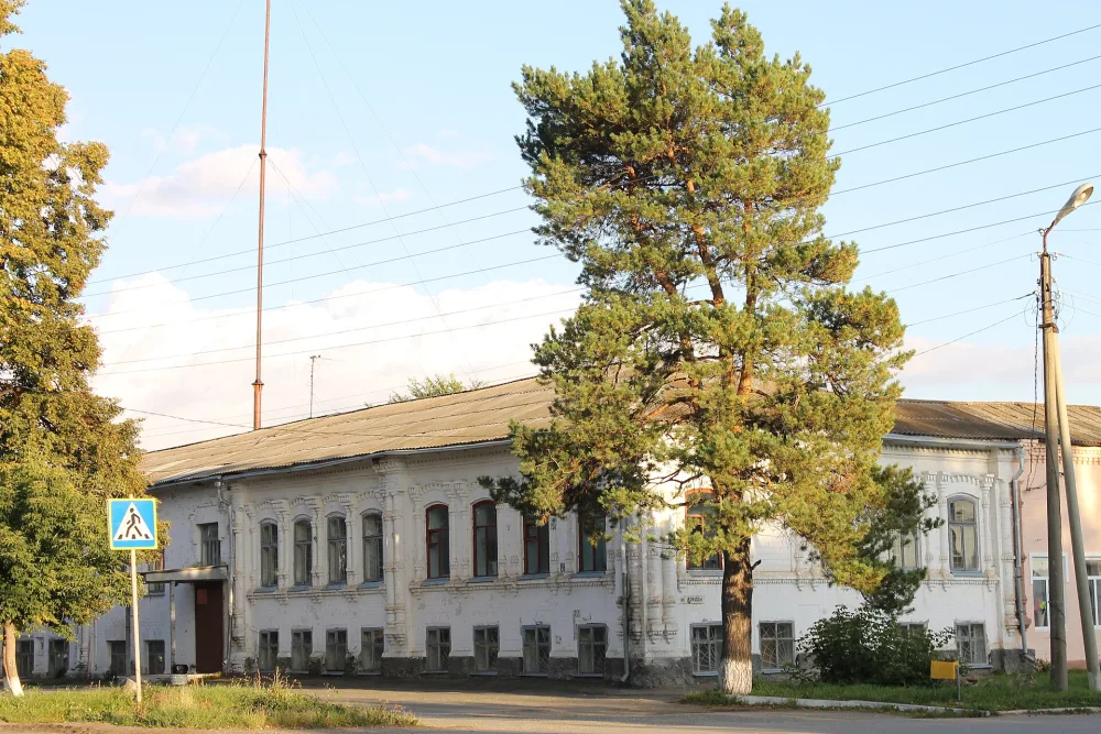 Дом жилой с воротами