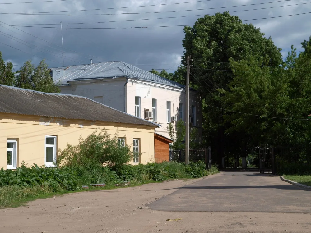 Флигель западный
