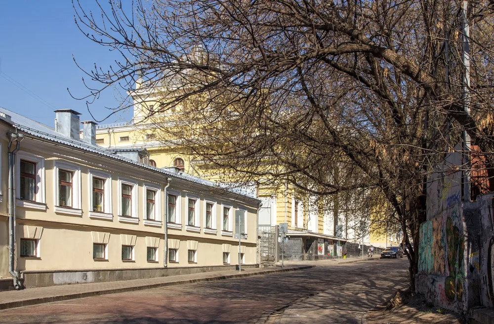 Служебная постройка городской усадьбы Чириковых — доходного владения Рыженьковых