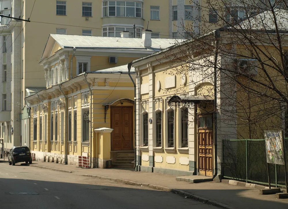 Городская усадьба П. А. Новикова — Н. В. Смольянинова — Л. М. Савелова