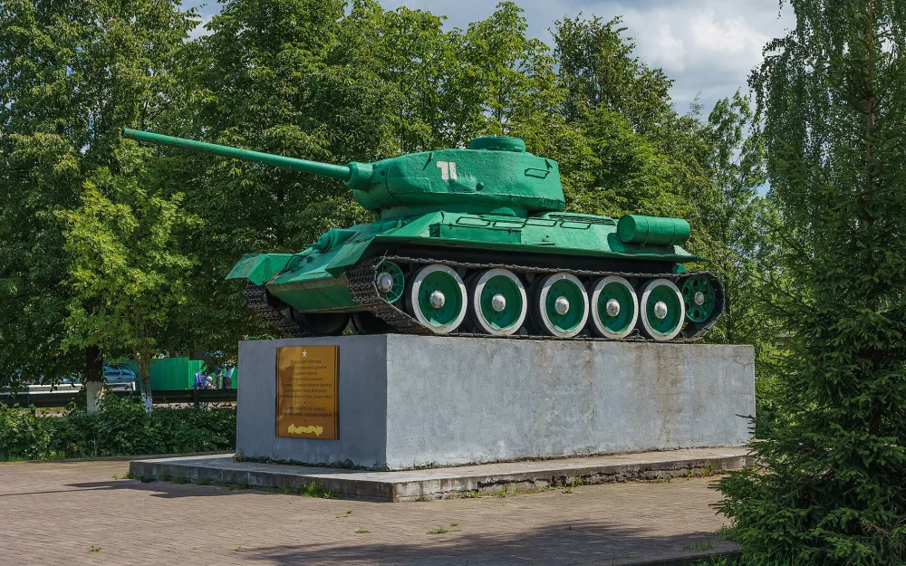 Памятник-танк воинам 2-го Прибалтийского фронта