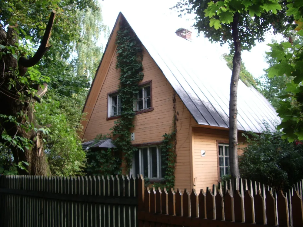 улица Брюллова 6