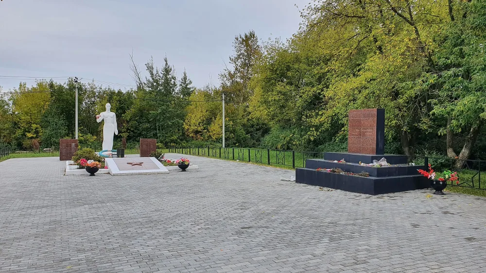 Братская могила советских воинов, погибших в годы Великой Отечественной войны