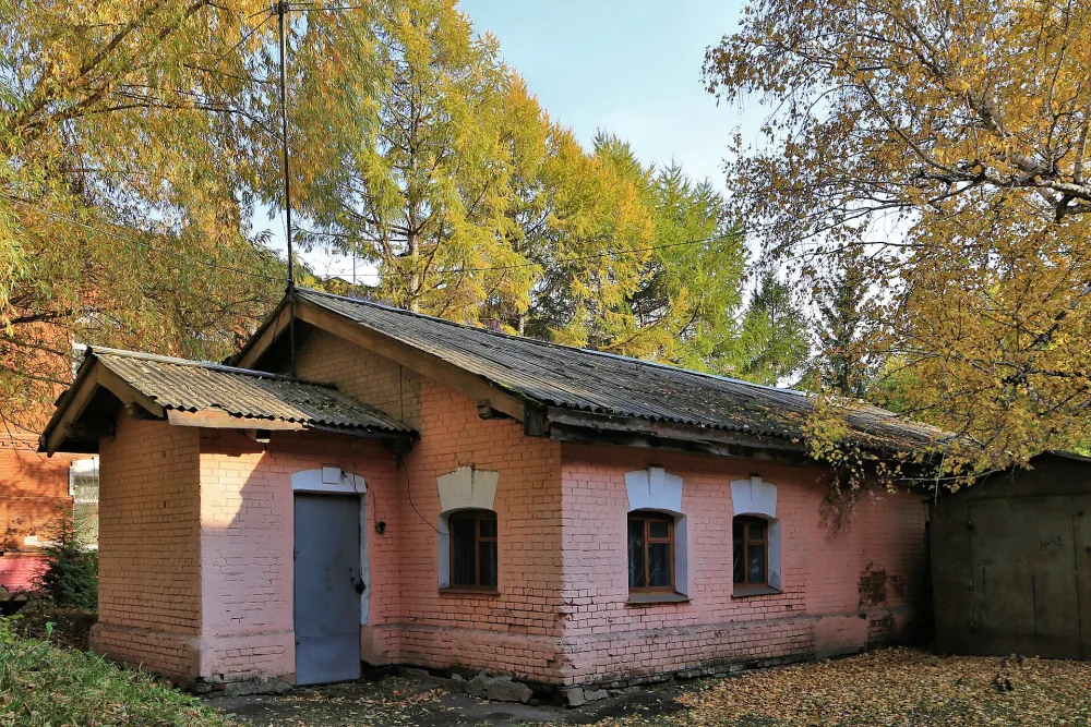 Каменная кладовая жилых офицерских домов