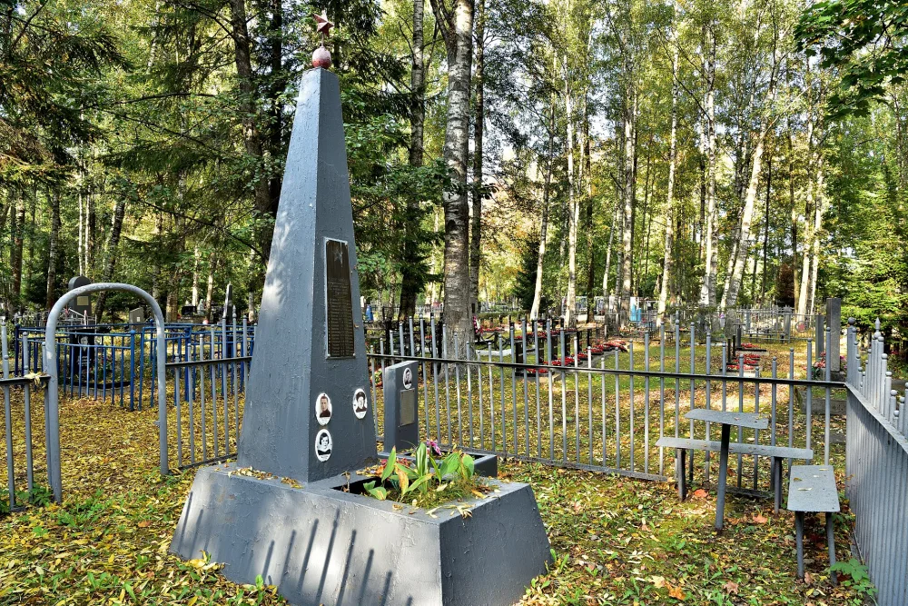 Братская могила экипажа буксирного парохода