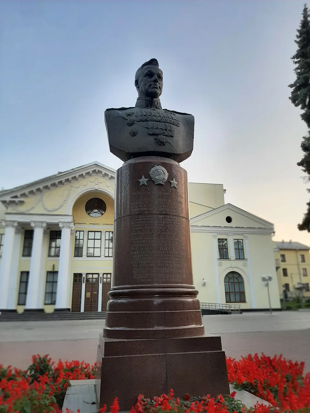 Бюст дважды Героя Советского Союза К.К. Рокоссовского
