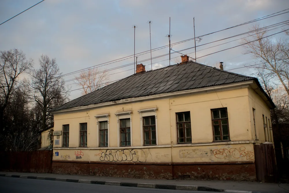 Жилой дом с лавкой Ливенцева