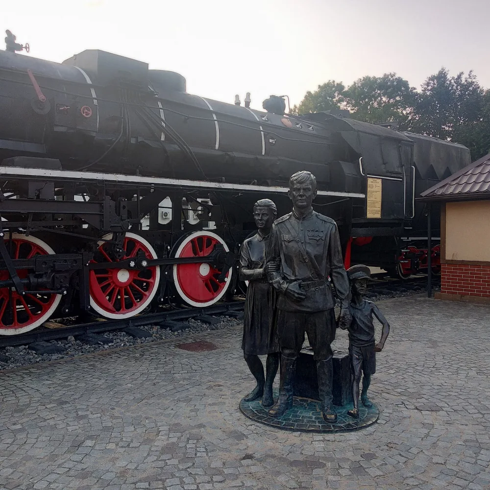 Памятник первым переселенцам
