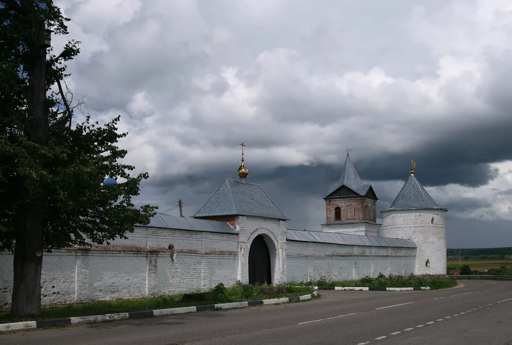 Восточные въездные ворота