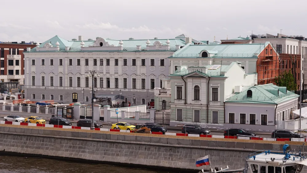 Софийская набережная 8 стр. 1