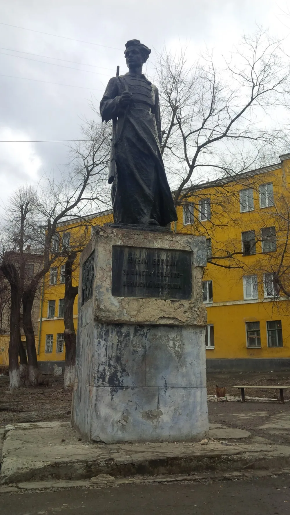Памятник юным борцам за власть советов