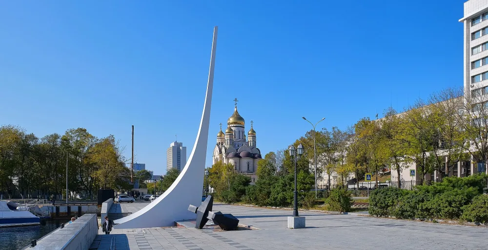 Памятный знак высадки основателей поста Владивосток с корабля «Манчжур»