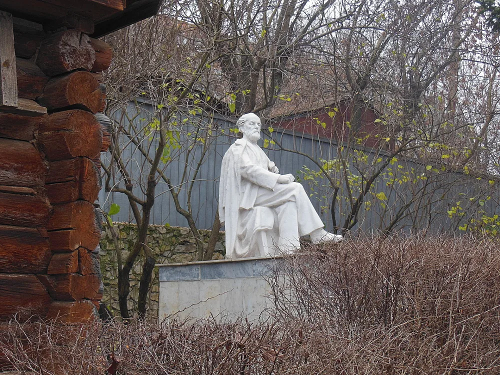 Монумент-скульптура К.Э. Циолковского