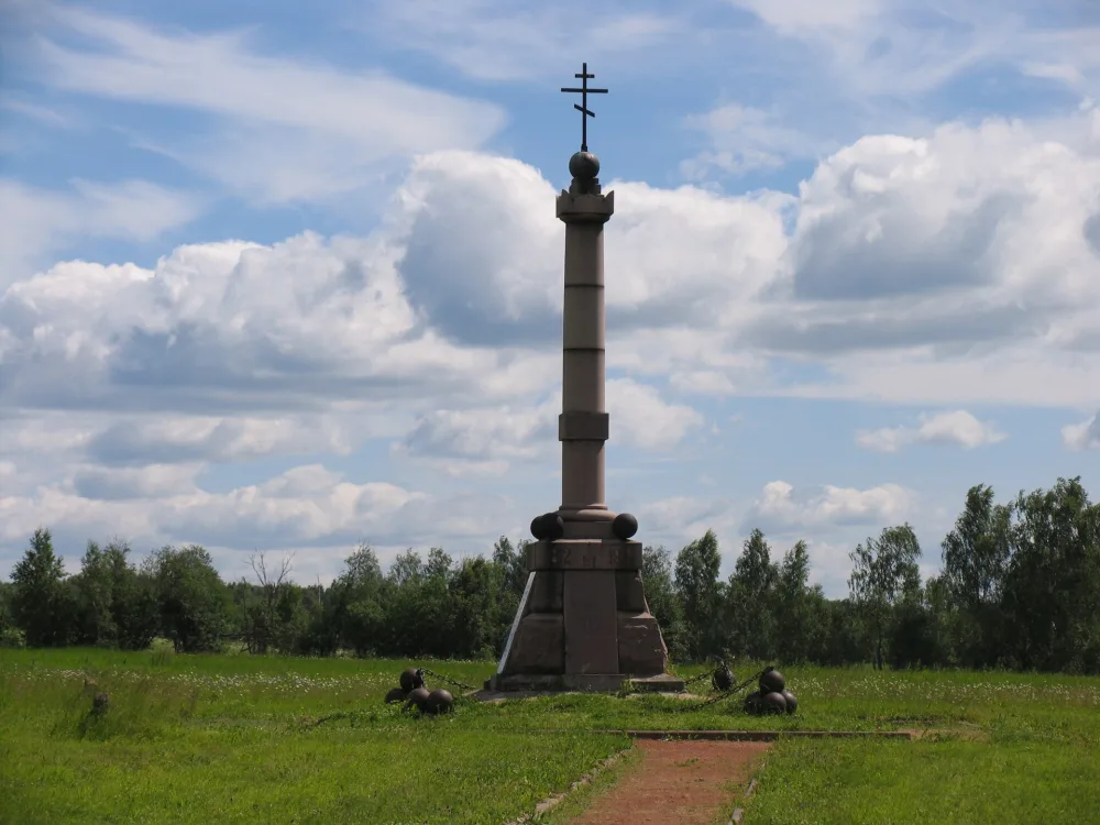 Обелиск 1-й батарее гвардейской конно-артиллерийской бригады и 1-й легкой ротам лейб-гвардии артиллерийской бригады генерала А. А. Аракчеева