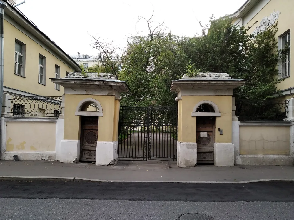 Старомонетный переулок 22 строения 1 2 ограда