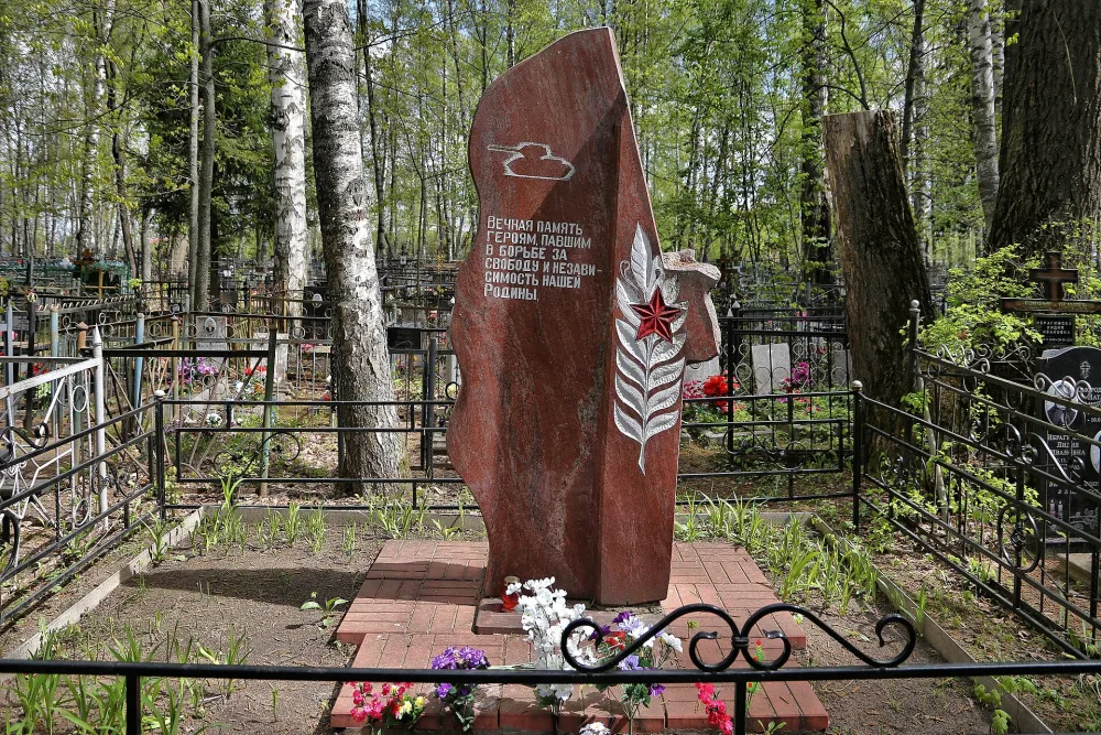 Братская могила воинов, умерших от ран в 1941-1945 гг.