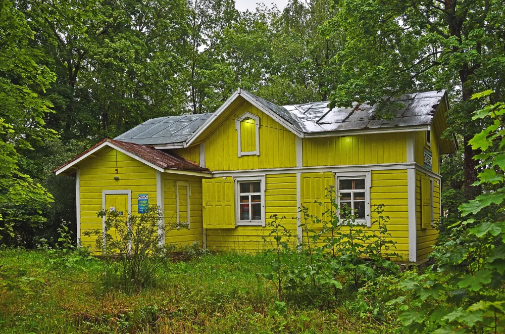 Дворовая пристройка в парке ратуши