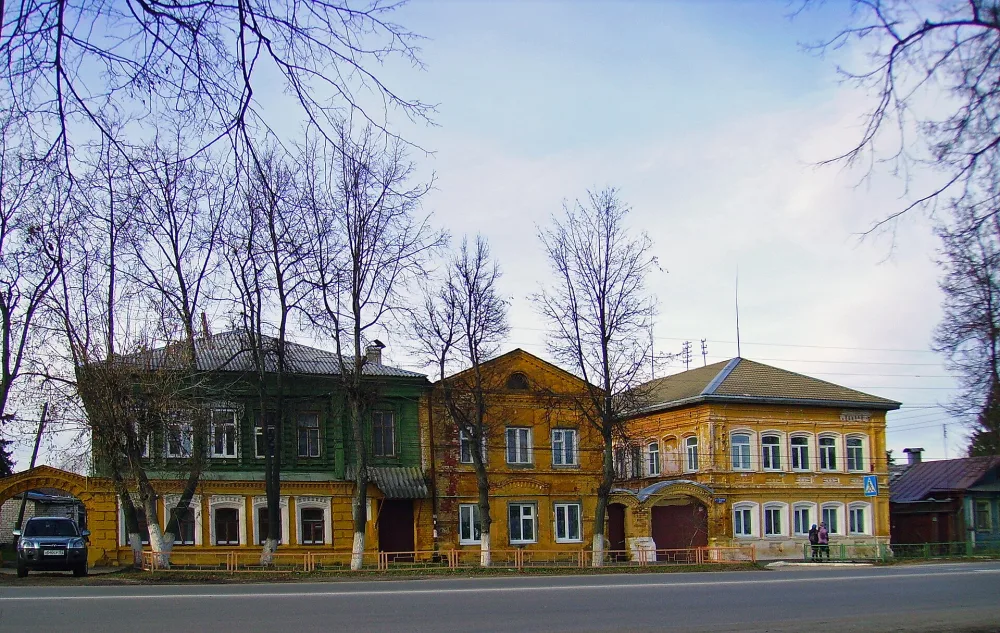 улица Ленина между домами 215 и 217