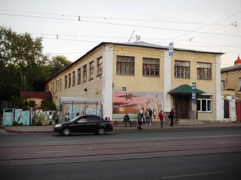Двухэтажное общественное здание