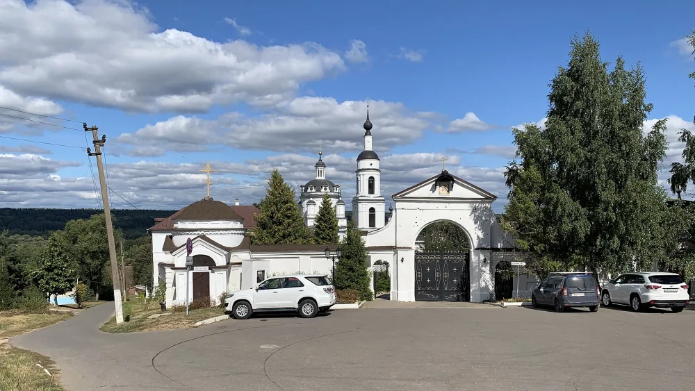 Монастырская площадь