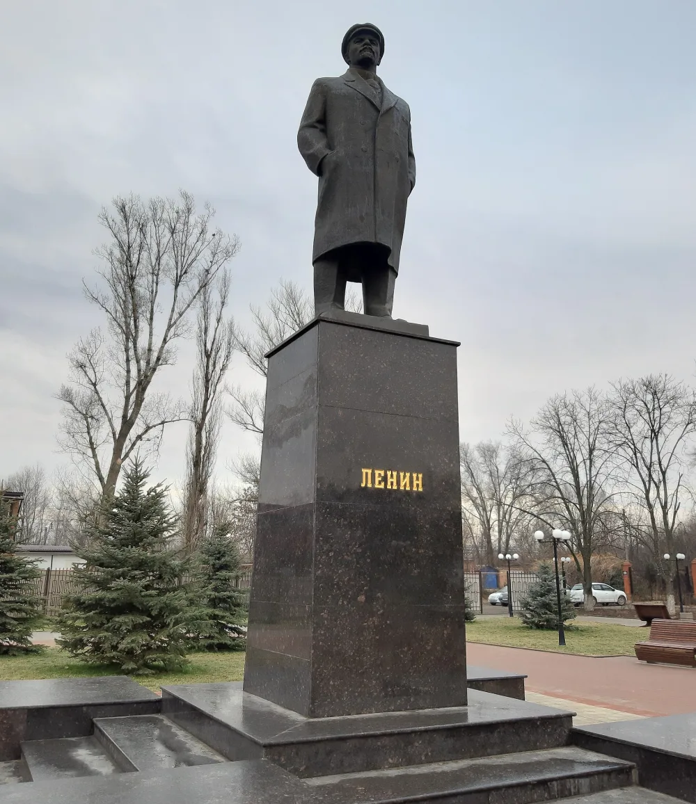 Памятник Ленину