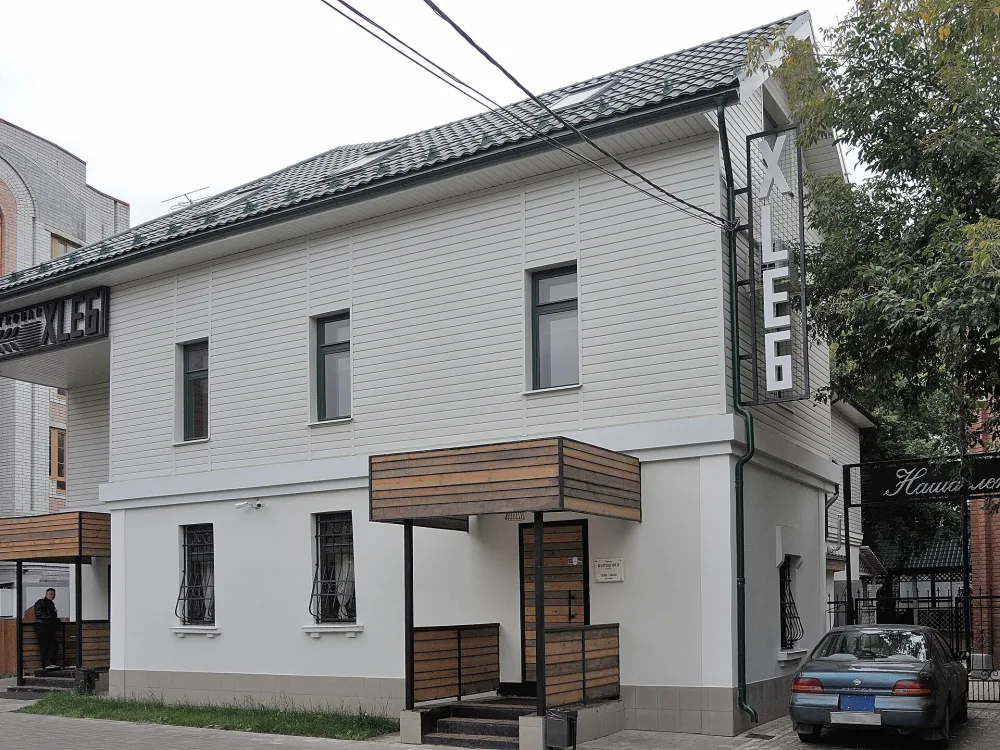 Каретник с конюшней