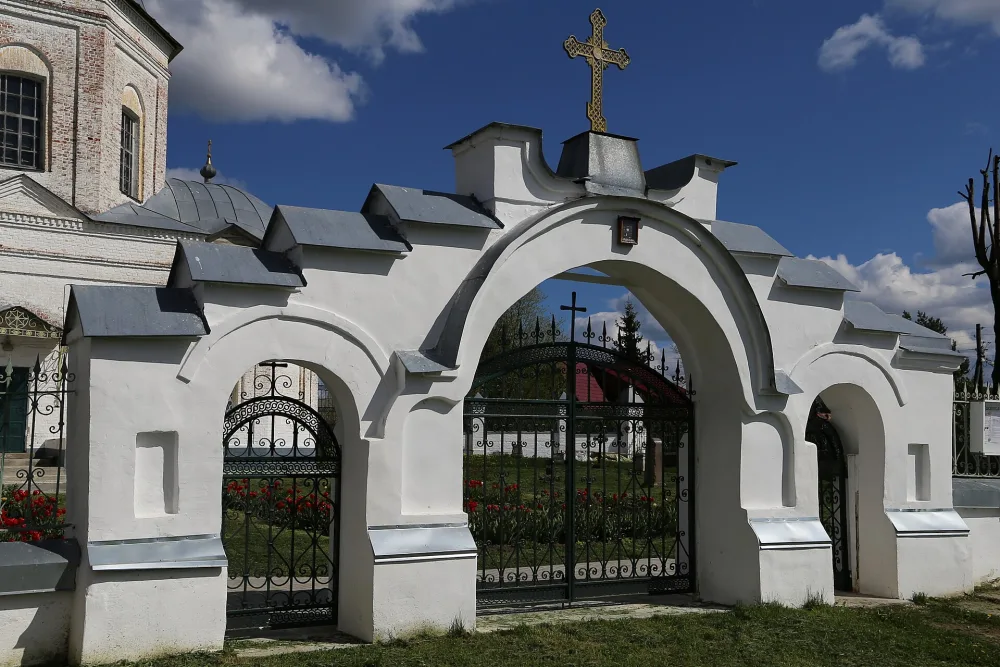 Ограда с воротами