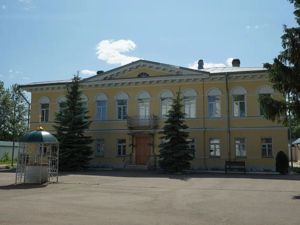 Настоятельский корпус