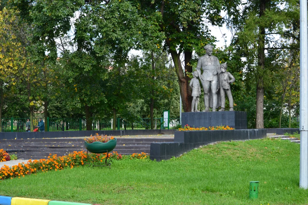 Памятник Аркадию Гайдару