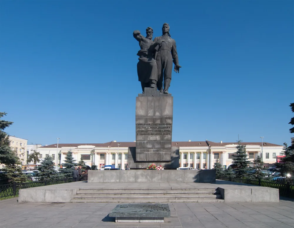 Памятник воинам Уральского добровольческого танкового корпуса