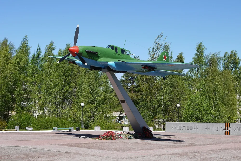 Памятник штурмовику Ил-2