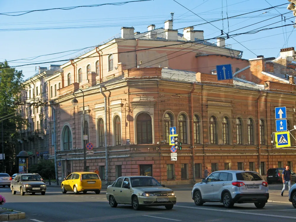 Угловой корпус