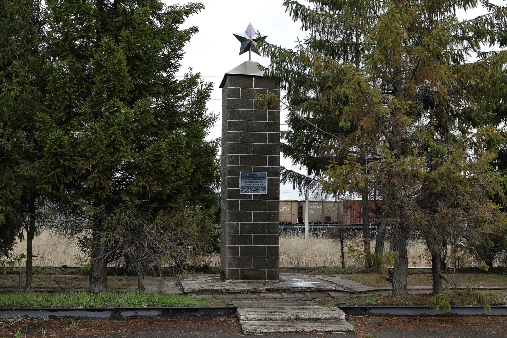 Братская могила 6 красноармейцев