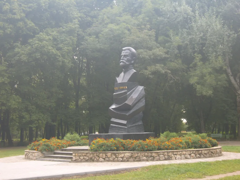 Памятник К. Д. Глинке