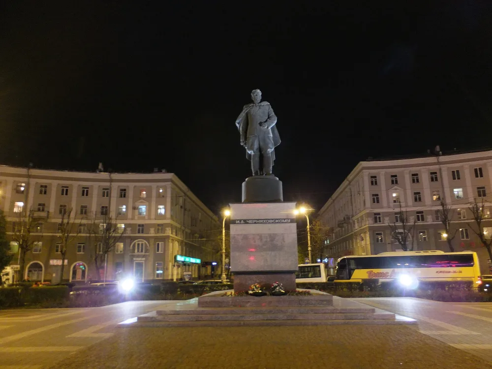 Памятник Черняховскому