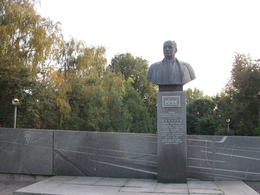 Бюст академика А. Н. Туполева