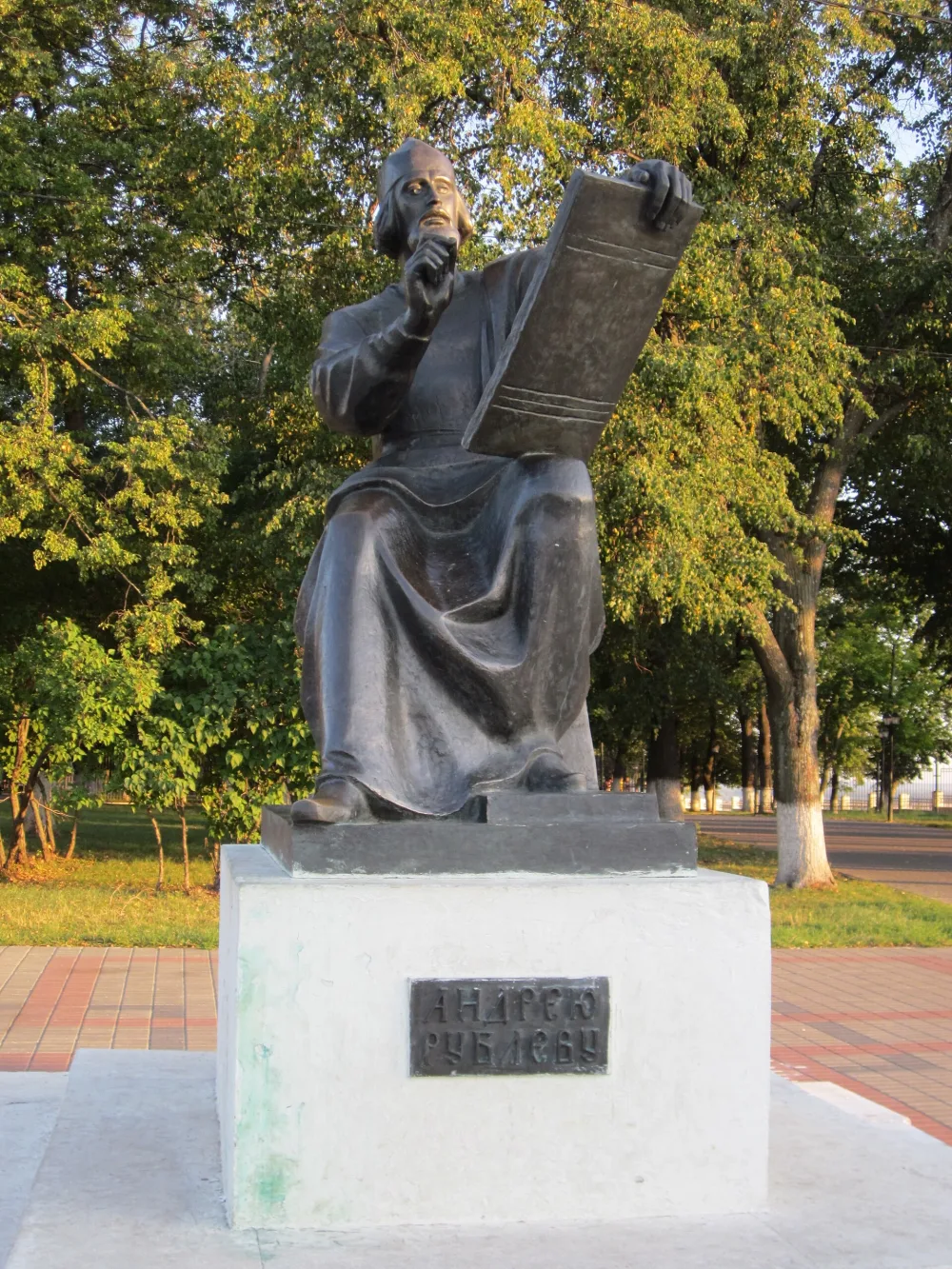 Памятник Андрею Рублёву