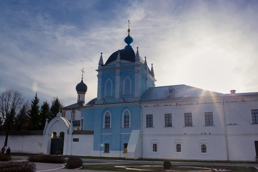 Церковь Покрова Пресвятой Богородицы Ново-Голутвина монастыря