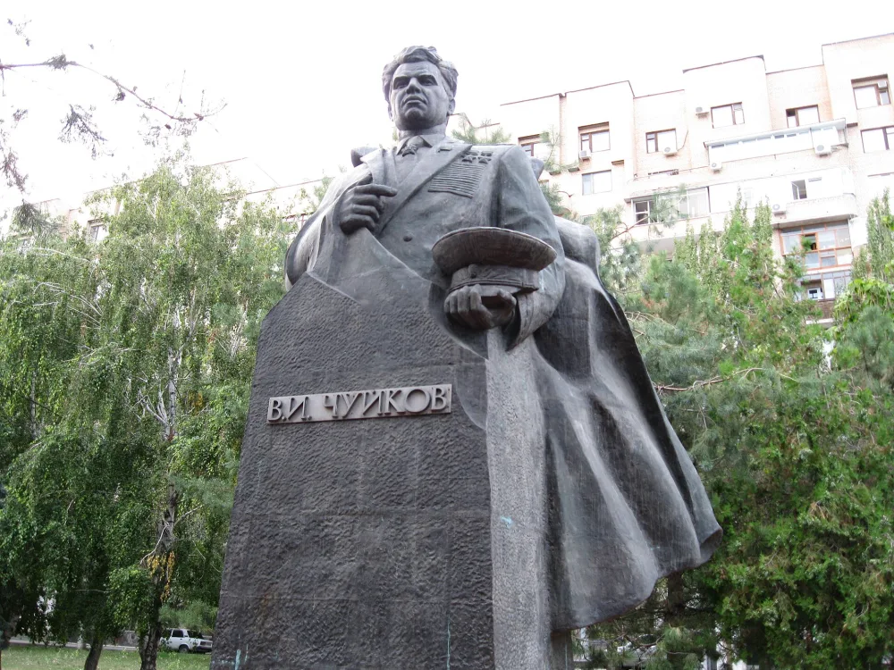 Памятник В. И. Чуйкову