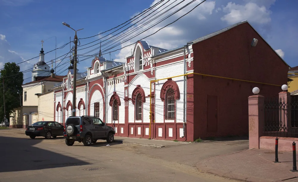 Конюшня, каретная и погреб