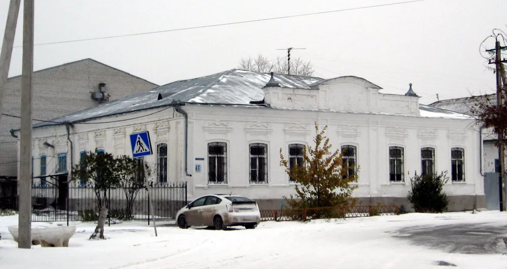 Городская Александровская богадельня с оградой