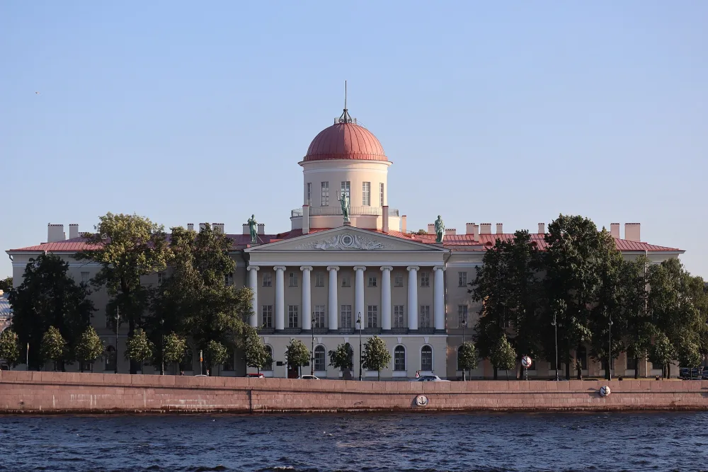 Здание Петербургской портовой таможни