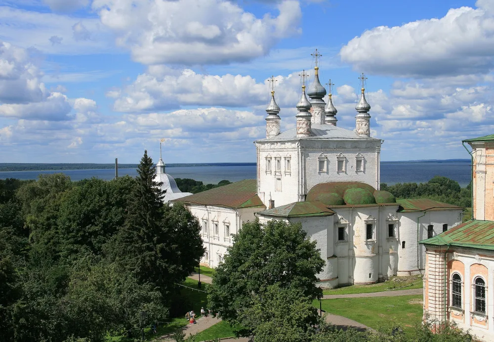 Церковь Всех Святых с трапезной