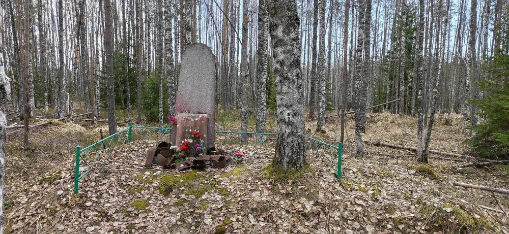 Братская могила советских воинов (Лоймольское с.п.)