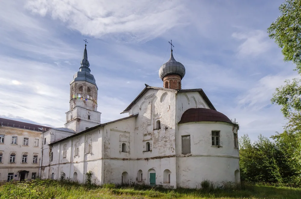 Трапезная с церковью Успения и колокольней