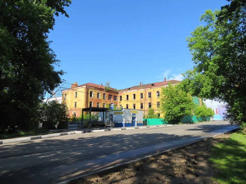 Рабочие казармы завода Московского товарищества механических изделий Г. А. Крестовникова